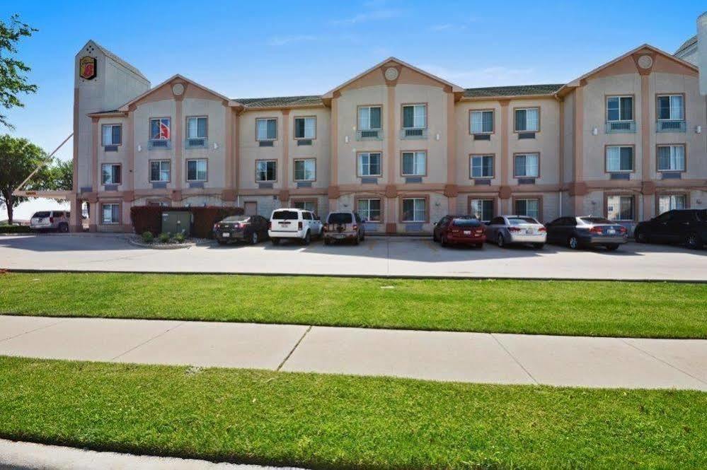 Super 8 By Wyndham Irving/Dfw Apt/North Exterior foto
